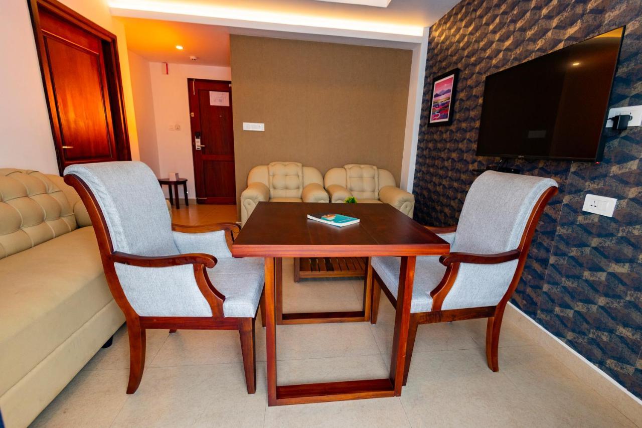 Hotel Dev Residency Thiruvananthapuram Zewnętrze zdjęcie
