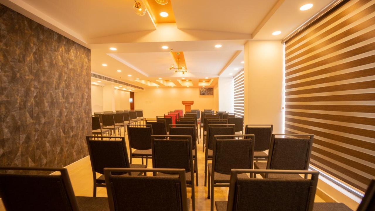 Hotel Dev Residency Thiruvananthapuram Zewnętrze zdjęcie